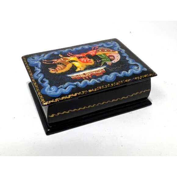 Vintage Russian Hand Painted Lacquer Trinket Box Troika Fairy Tale Red  2" x 3" - Picture 4 of 10